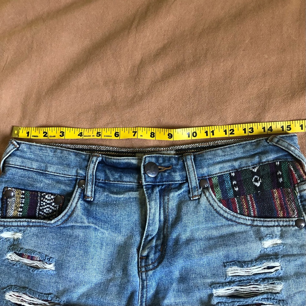 Free People Distressed denim Rugged Baja Shorts Size 26 - Picture 14 of 16